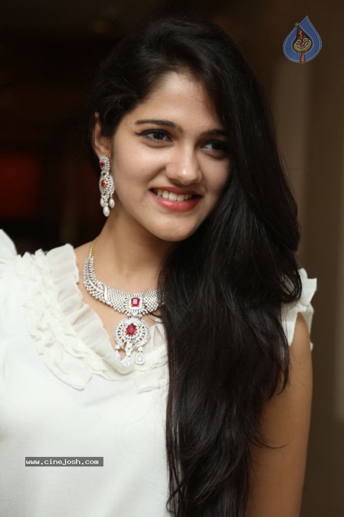 Simran Chowdhary New Stills - 21 / 98 photos