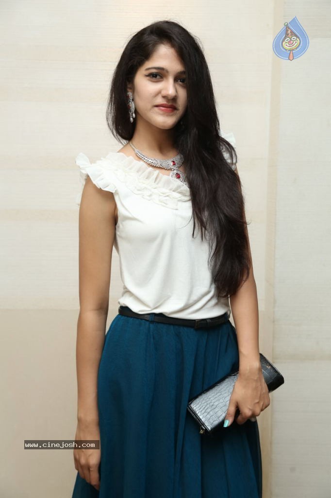 Simran Chowdhary New Stills - 22 / 98 photos