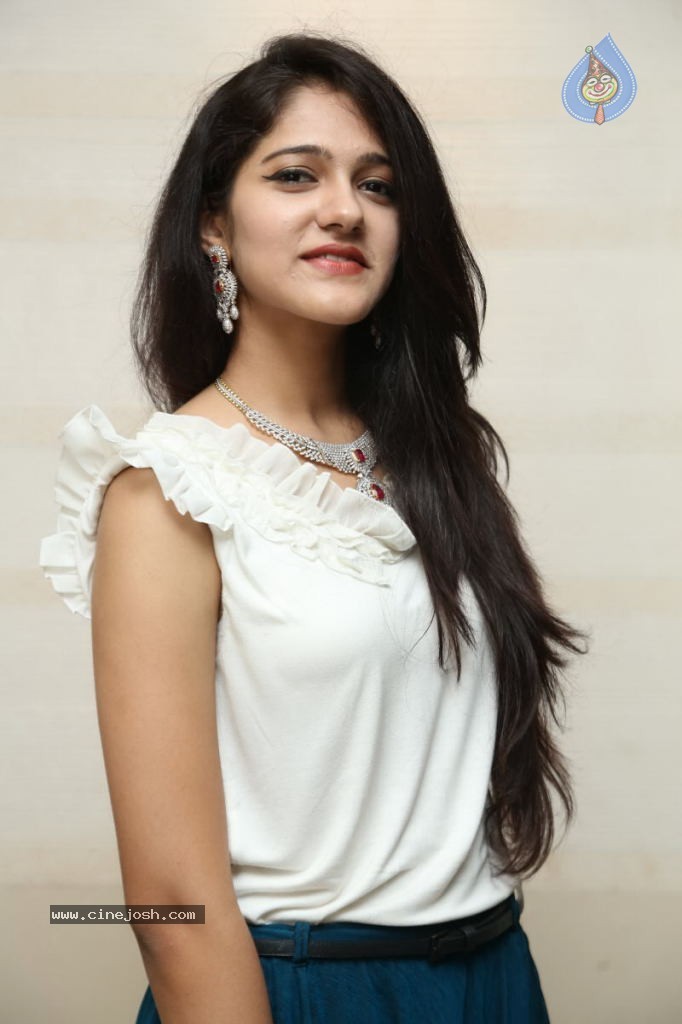 Simran Chowdhary New Stills - 24 / 98 photos