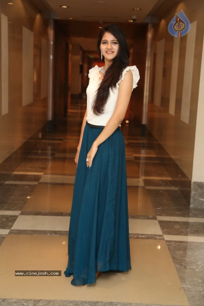 Simran Chowdhary New Stills - 26 / 98 photos