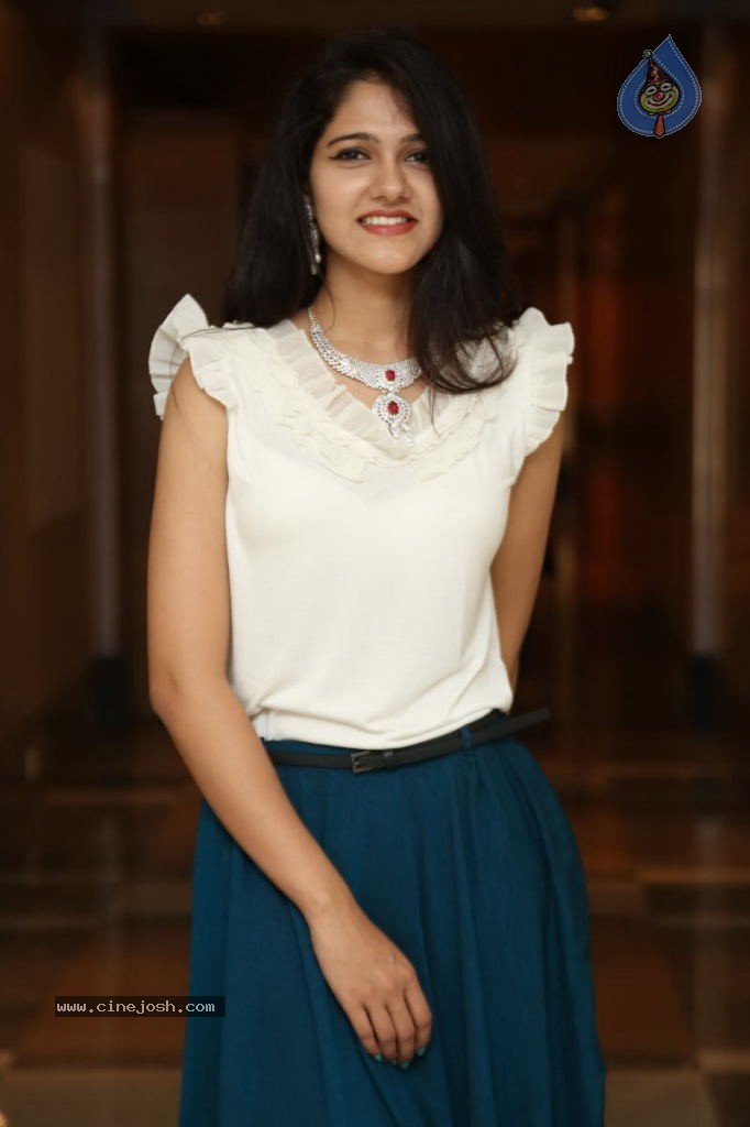 Simran Chowdhary New Stills - 29 / 98 photos