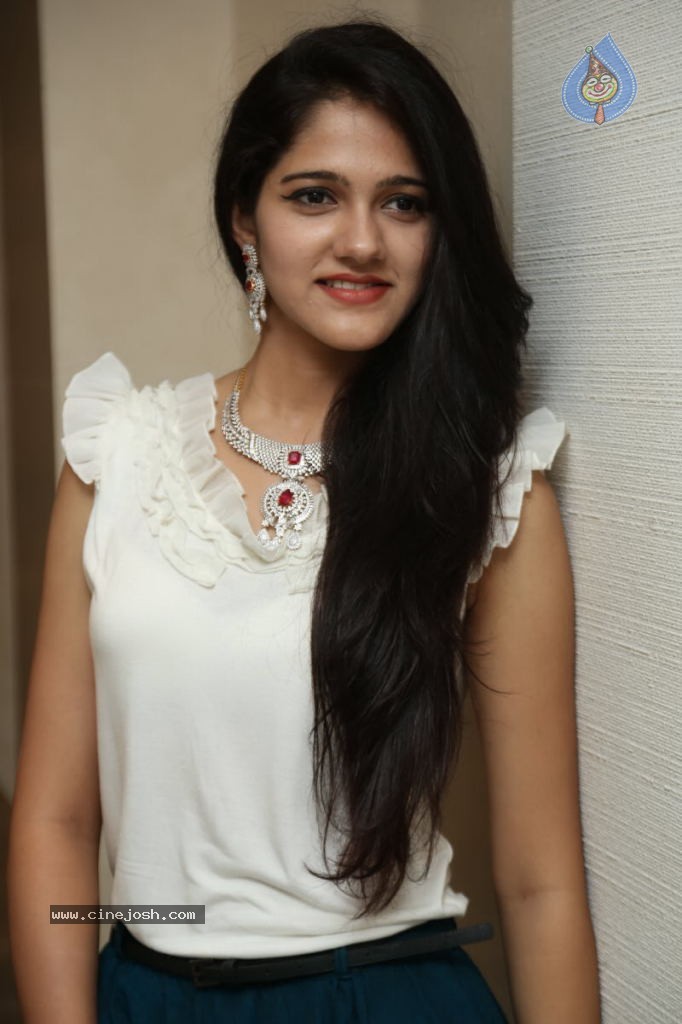 Simran Chowdhary New Stills - 31 / 98 photos