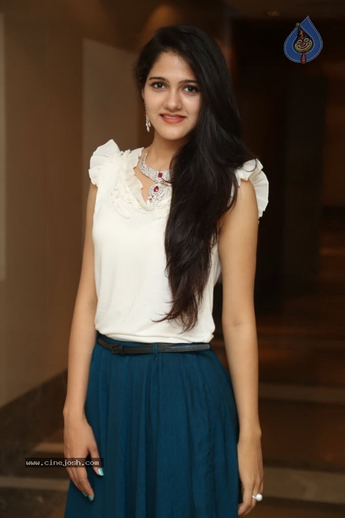 Simran Chowdhary New Stills - 38 / 98 photos