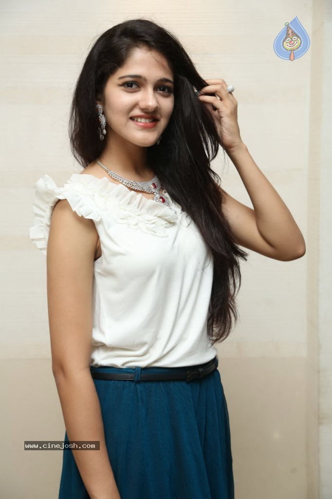 Simran Chowdhary New Stills - 39 / 98 photos