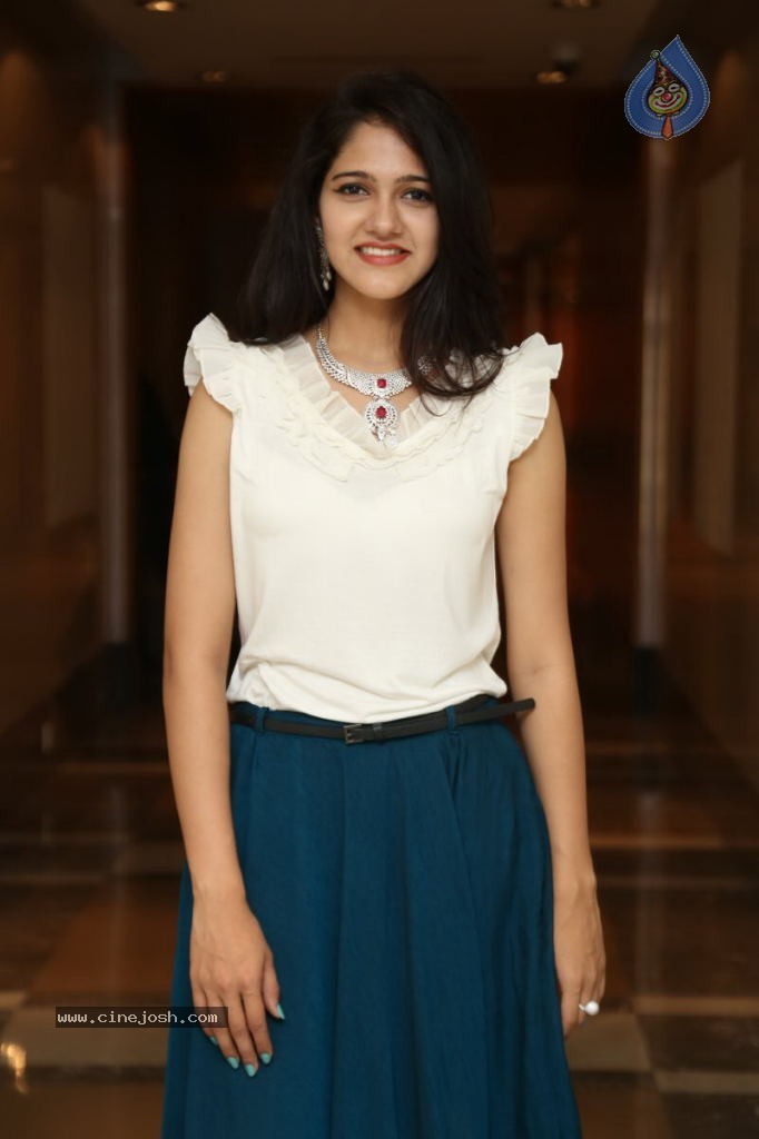 Simran Chowdhary New Stills - 64 / 98 photos