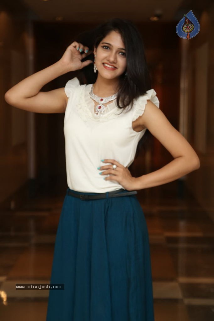 Simran Chowdhary New Stills - 66 / 98 photos