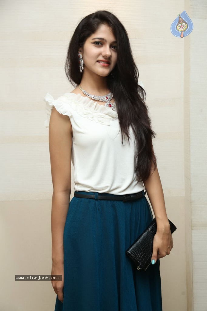 Simran Chowdhary New Stills - 67 / 98 photos