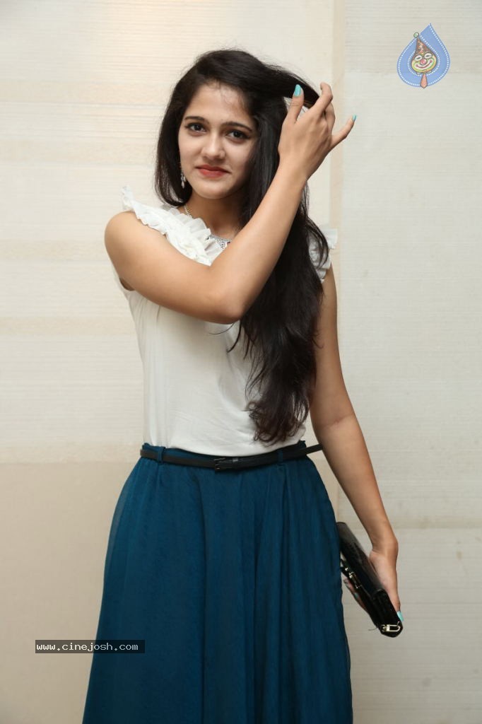 Simran Chowdhary New Stills - 70 / 98 photos