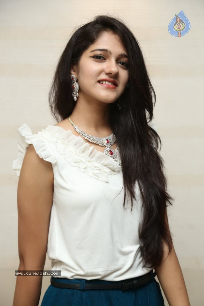 Simran Chowdhary New Stills - 95 / 98 photos