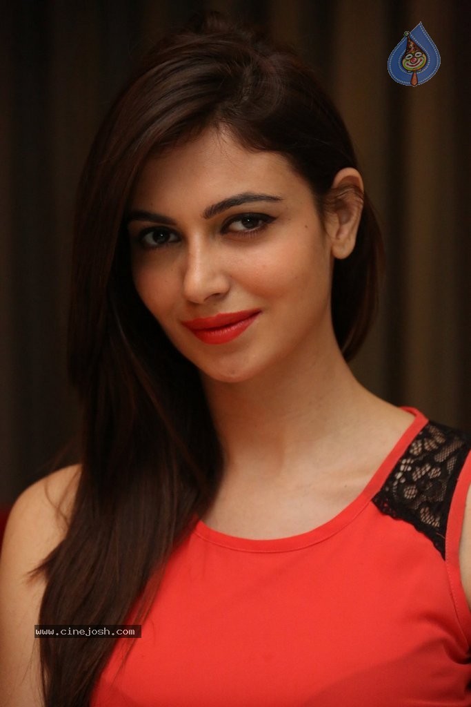 Simran Kaur Mundi New Stills - 51 / 136 photos