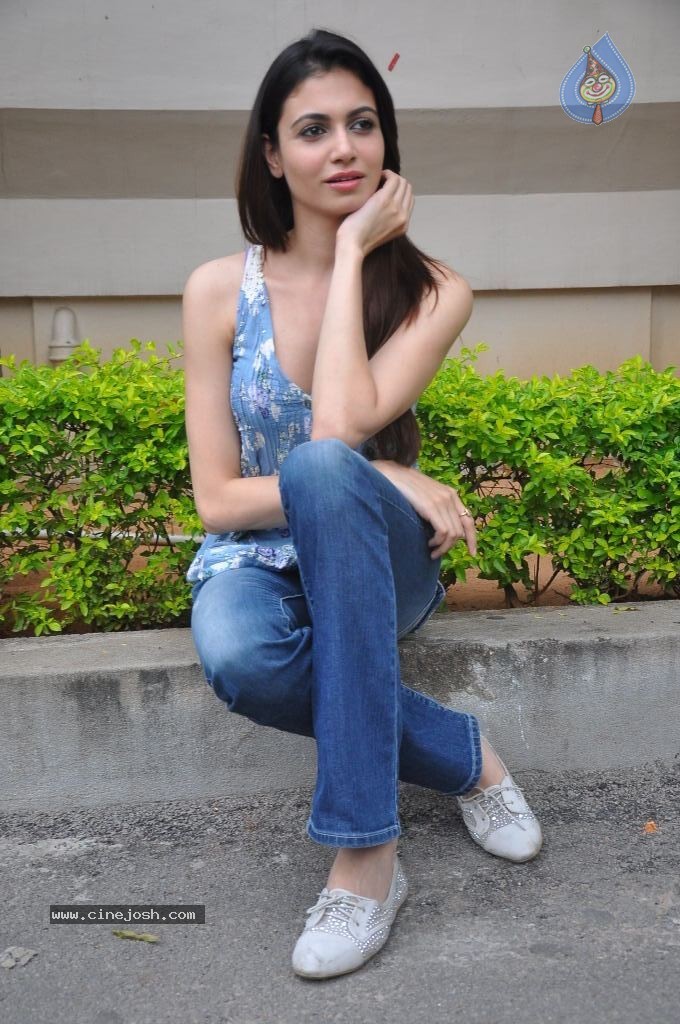 Simran Kaur New Photos - 24 / 43 photos