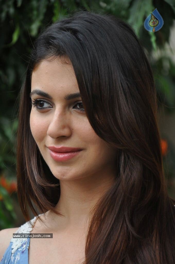 Simran Kaur New Photos - 36 / 43 photos