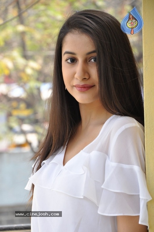 Simran Latest Photos - 10 / 18 photos