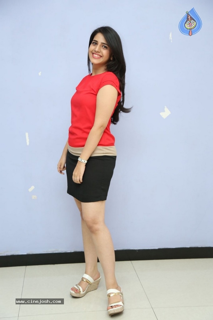 Simran Pareenja Stills - 10 / 34 photos