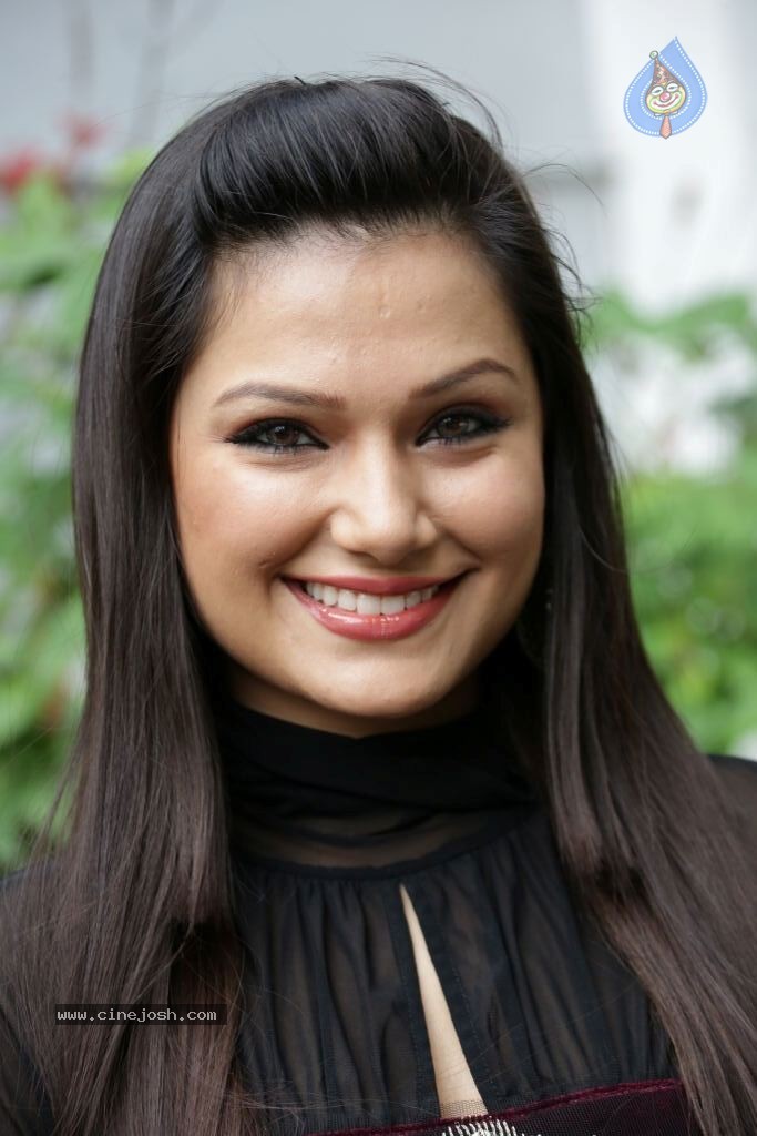 Simran Suri New Stills - 5 / 69 photos