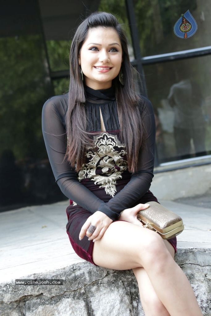 Simran Suri New Stills - 28 / 69 photos