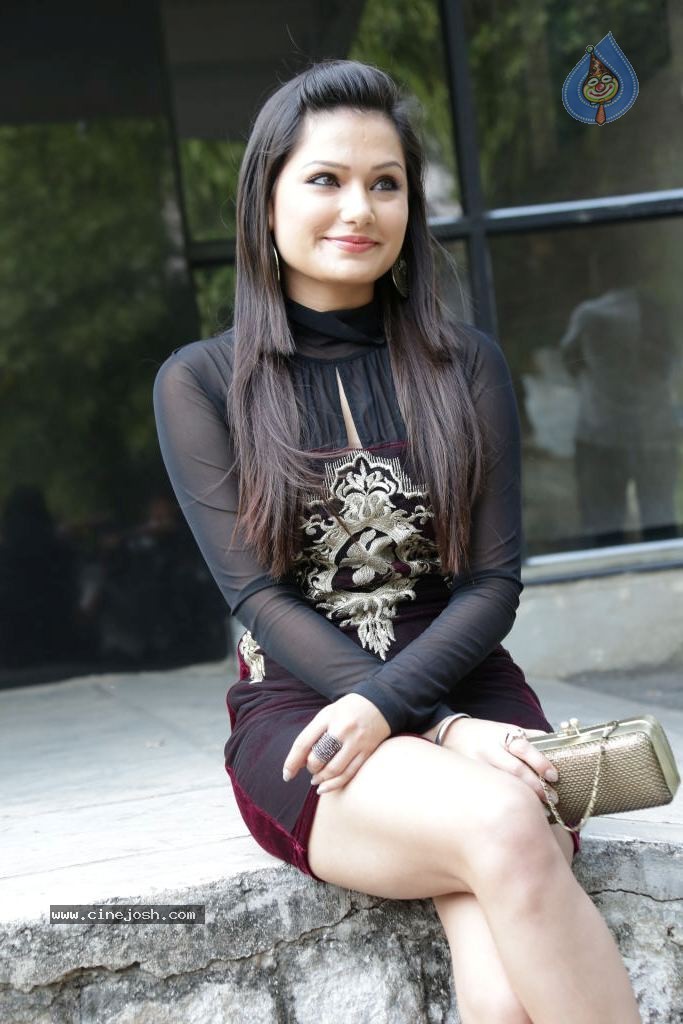 Simran Suri New Stills - 47 / 69 photos