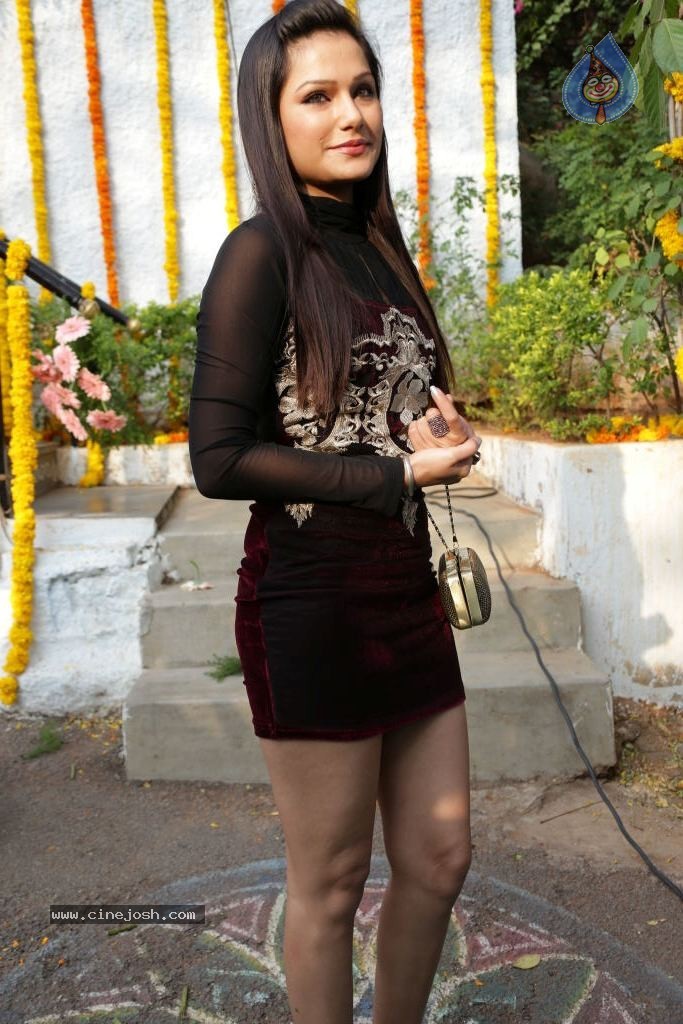 Simran Suri New Stills - 55 / 69 photos