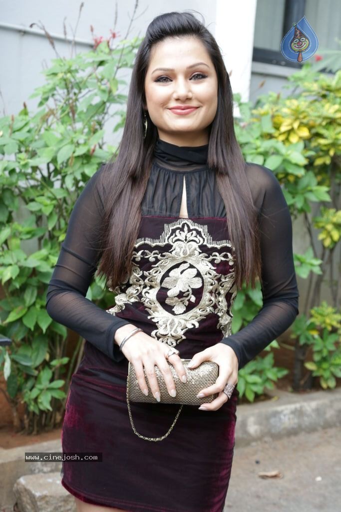 Simran Suri New Stills - 67 / 69 photos