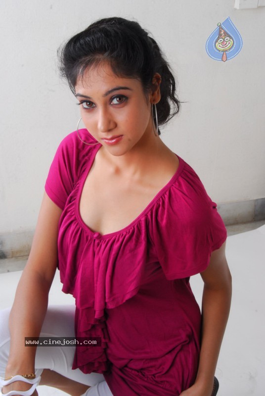 Sindhu Affan Gallery - 25 / 60 photos