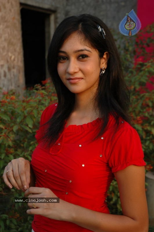 Sindhu Affan New Stills - 12 / 31 photos