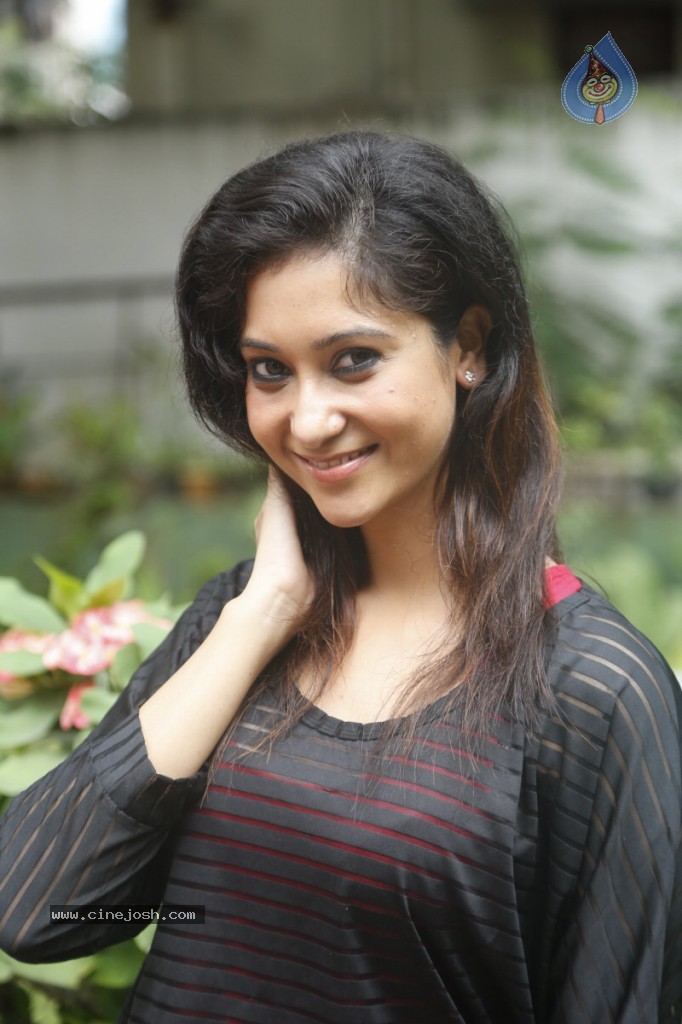 Sindhu Affan Stills - 16 / 42 photos