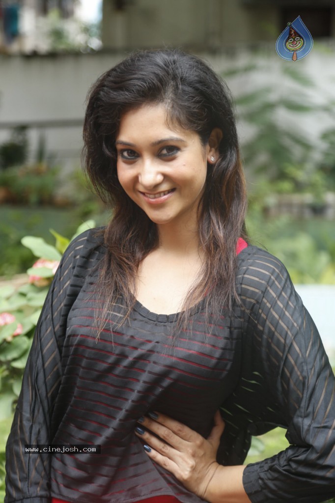 Sindhu Affan Stills - 26 / 42 photos