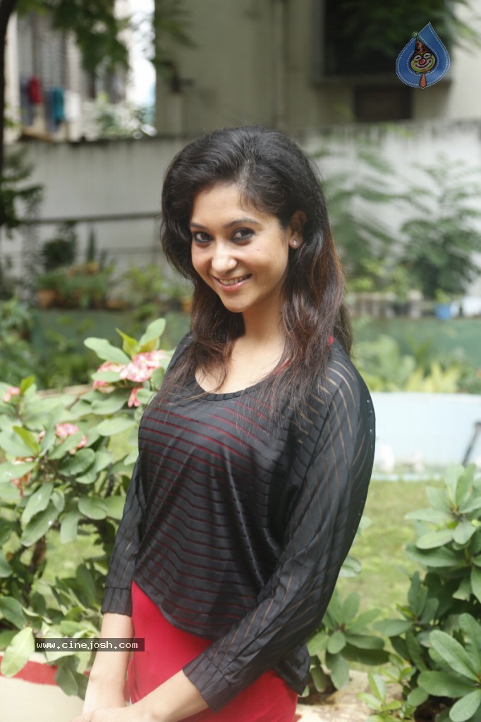 Sindhu Affan Stills - 29 / 42 photos