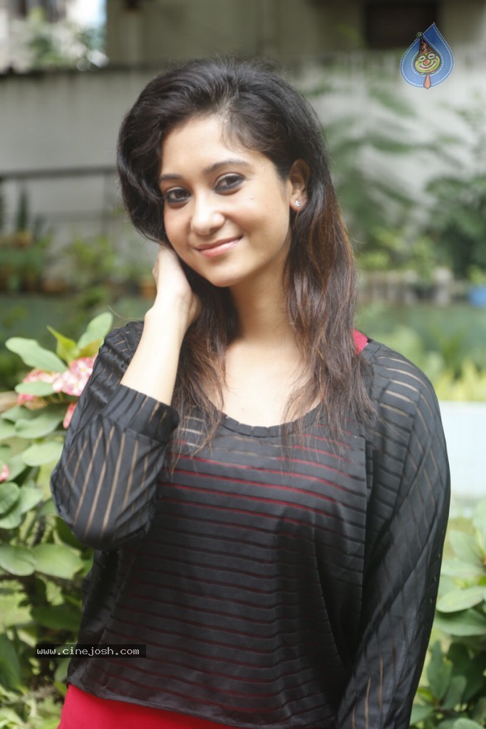 Sindhu Affan Stills - 31 / 42 photos