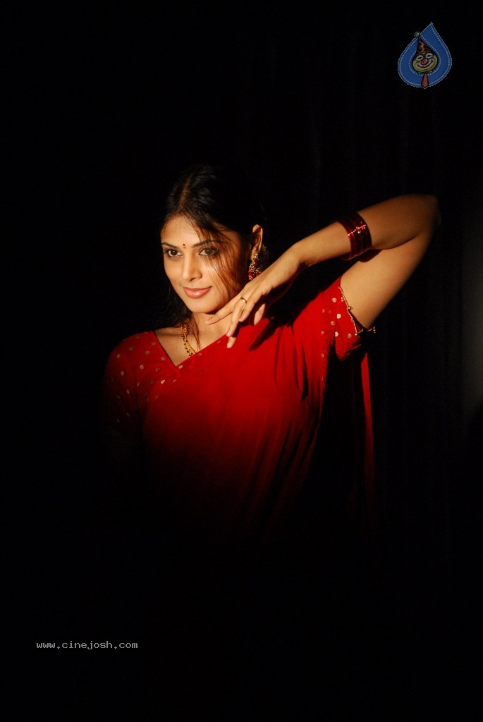 Sindhu Menon Latest Stills - 27 / 59 photos