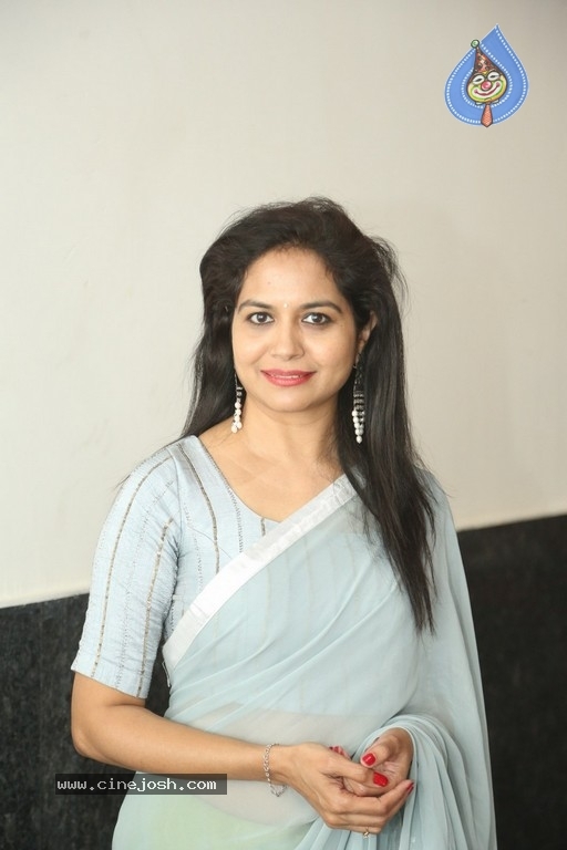 Singer Sunitha New Pics - 8 / 12 photos