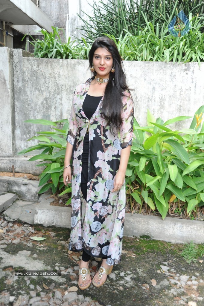 Siya Gautham New Photos - 15 / 58 photos