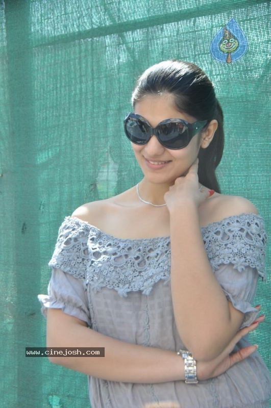 Siya Gowtham Gallery - 32 / 55 photos