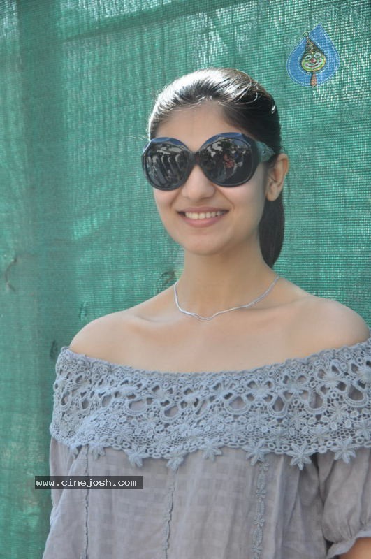 Siya Gowtham Gallery - 35 / 55 photos