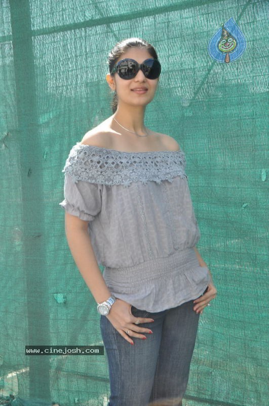 Siya Gowtham Gallery - 38 / 55 photos