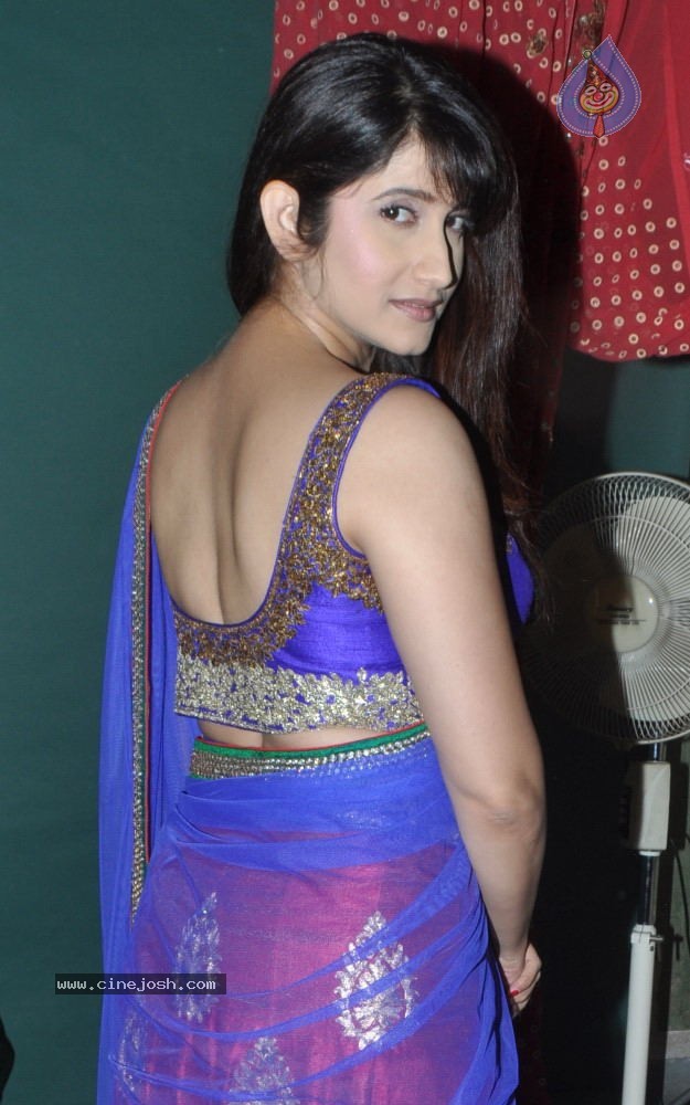 Smiley Suri Photo Shoot - 4 / 20 photos