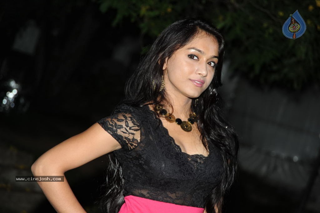 Smithika Stills - 15 / 67 photos