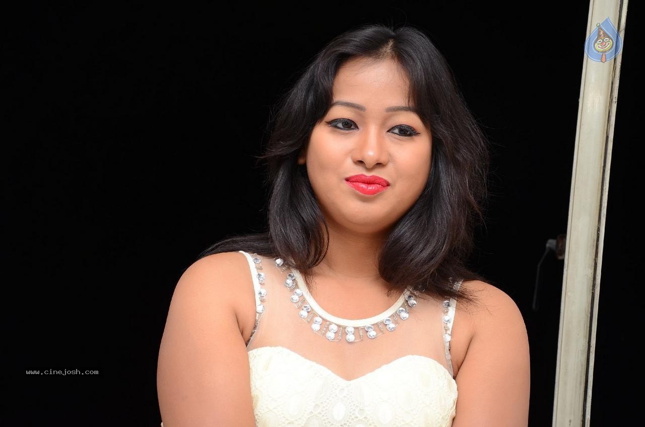 Sneha Gallery - 39 / 64 photos