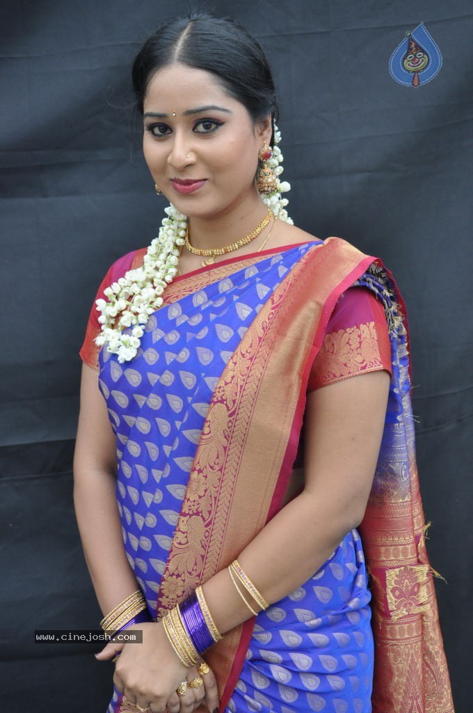 Sneha New Actress Stills - 44 / 100 photos