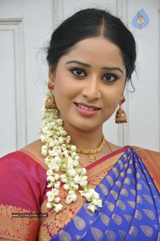 Sneha New Actress Stills - 49 / 100 photos