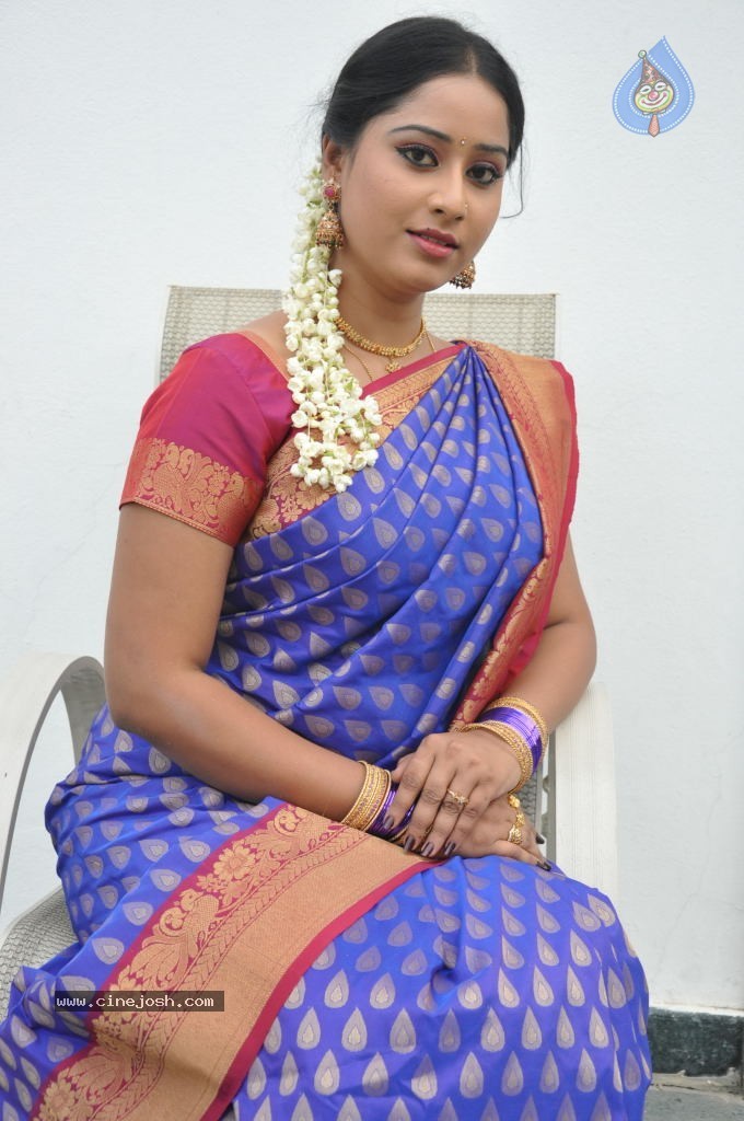 Sneha New Actress Stills - 55 / 100 photos