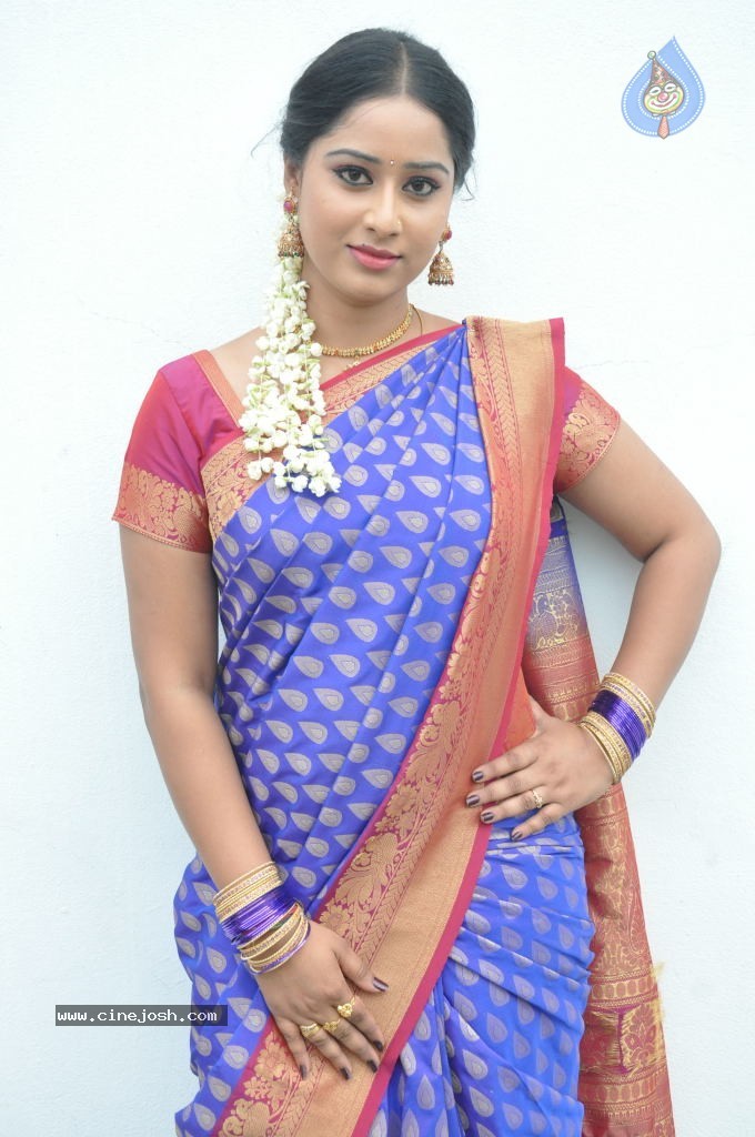Sneha New Actress Stills - 56 / 100 photos