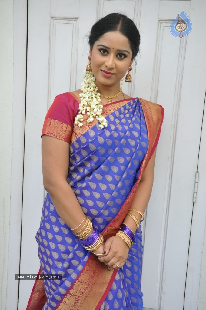 Sneha New Actress Stills - 57 / 100 photos