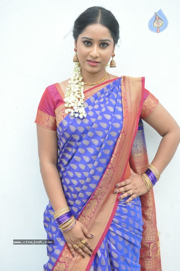 Sneha New Actress Stills - 59 / 100 photos