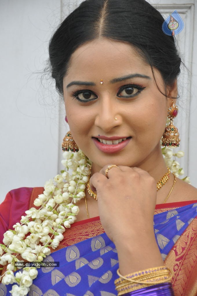 Sneha New Actress Stills - 63 / 100 photos