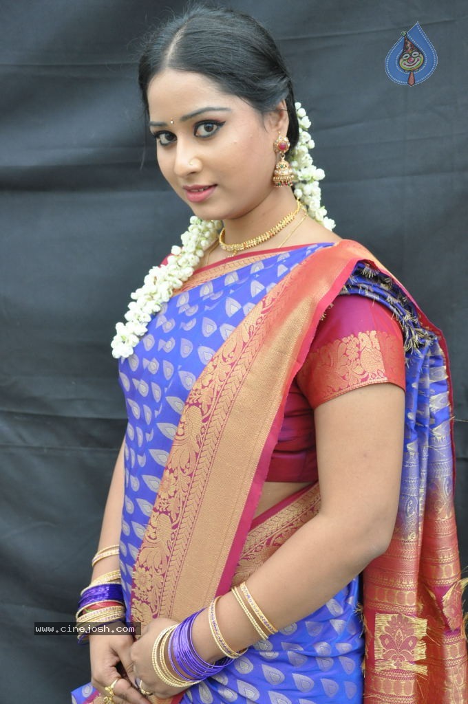 Sneha New Actress Stills - 64 / 100 photos