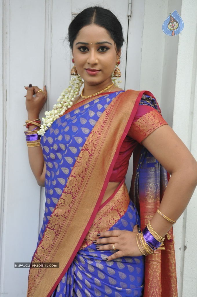 Sneha New Actress Stills - 68 / 100 photos