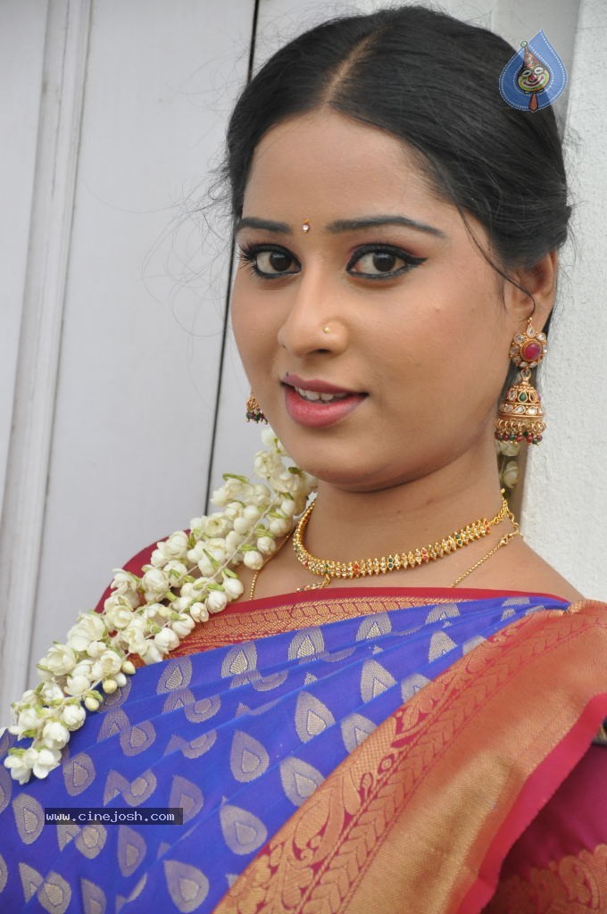 Sneha New Actress Stills - 74 / 100 photos