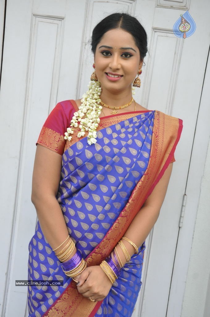 Sneha New Actress Stills - 76 / 100 photos