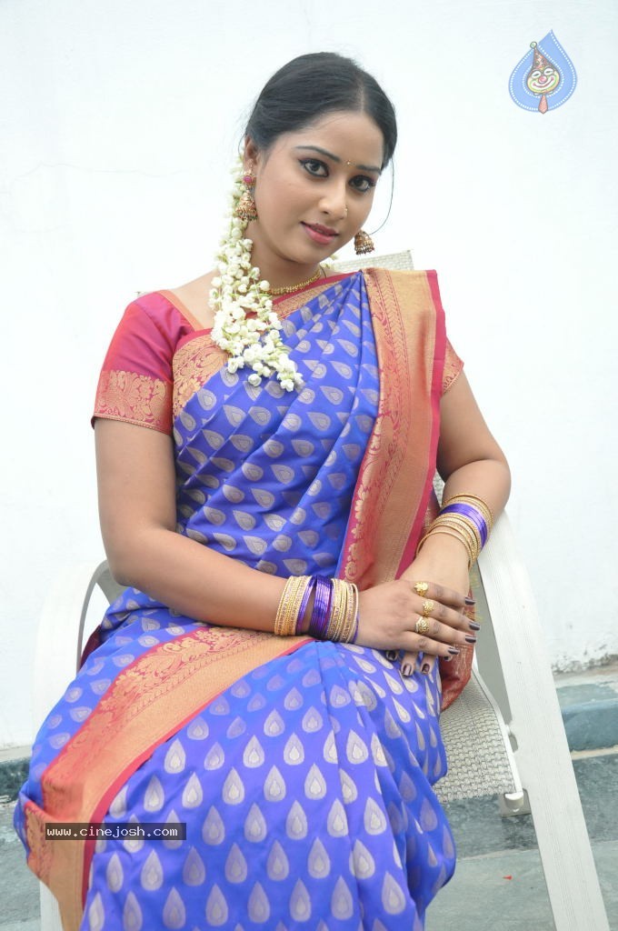 Sneha New Actress Stills - 77 / 100 photos